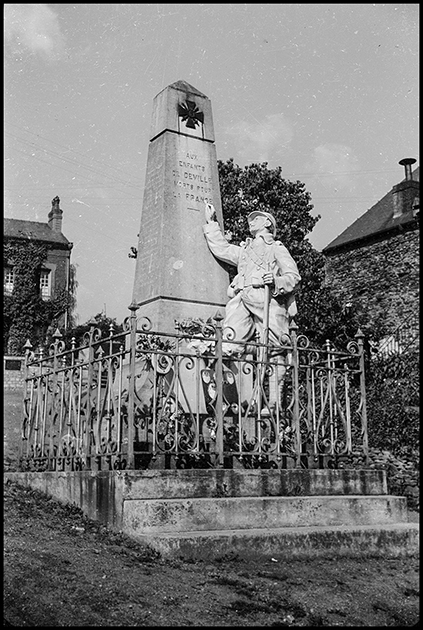 Памятник французским солдатам, павшим в боях Первой мировой войны. Франция, 1939-1942 годы