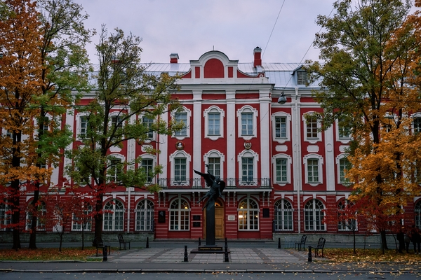 Главное здание СПбГУ