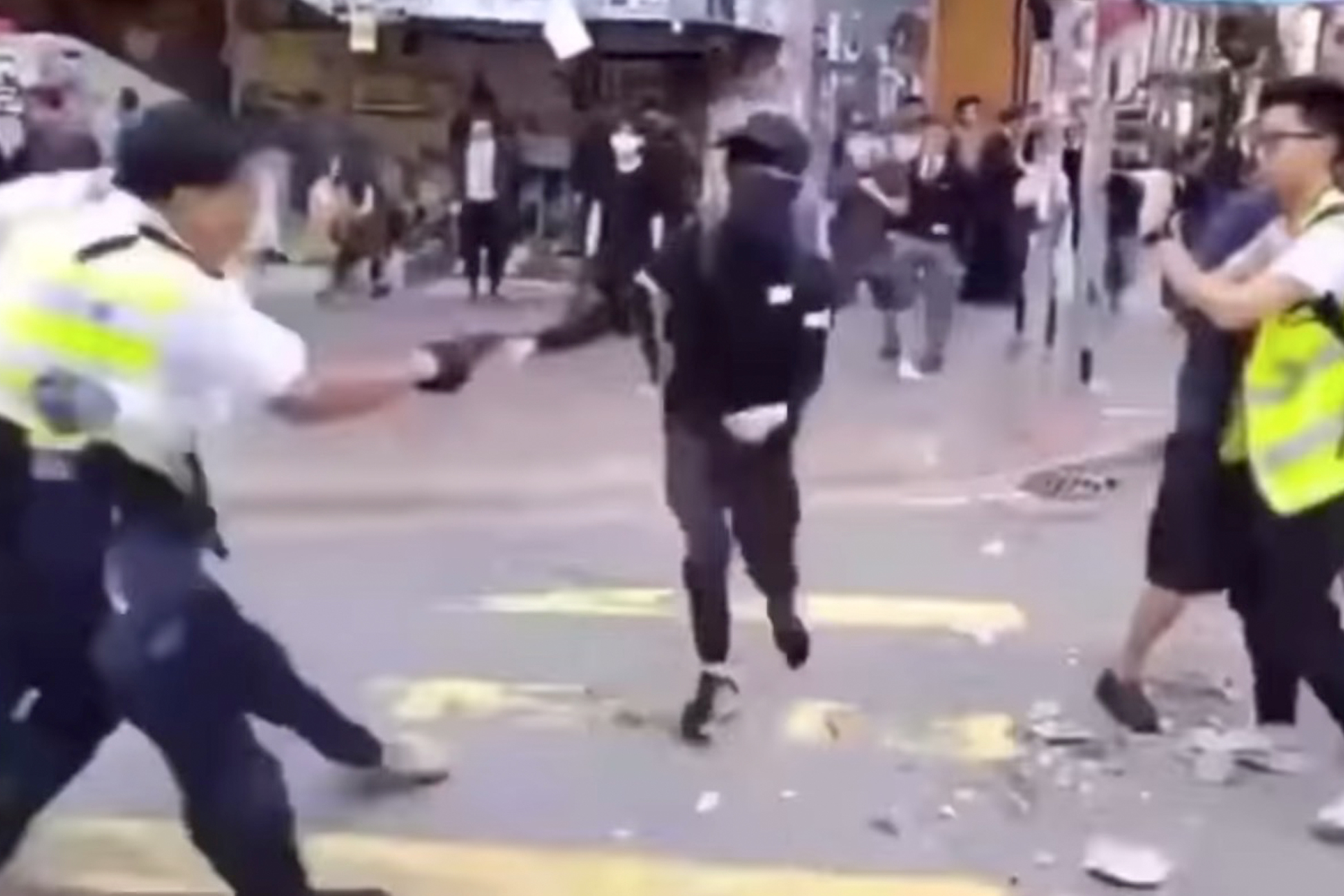 Расстрел в упор. Танк выстрельнул в всу убитые. Селфи с танком. Расстрел в упор. Селфи с танком.