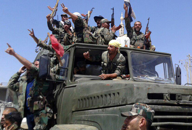 Подконтрольные президенту Асаду вооруженные силы в городе Бусра аль-Харир на севере провинции Дераа
