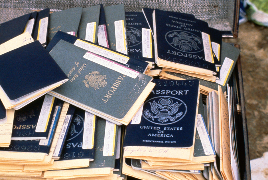 Паспорта находившихся в Джонстауне.