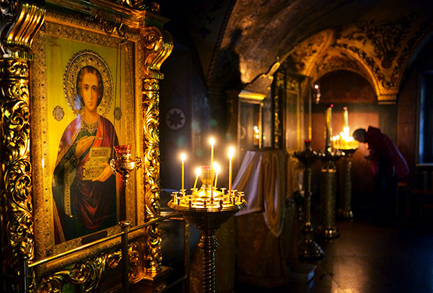 Икона Пантелеймона Целителя в церкви Всех Святых на Кулишках в Москве
