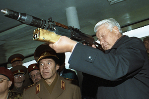 Царь-пушки От нагана до катаны: какое оружие дарят российским политикам, чиновникам и бизнесменам
