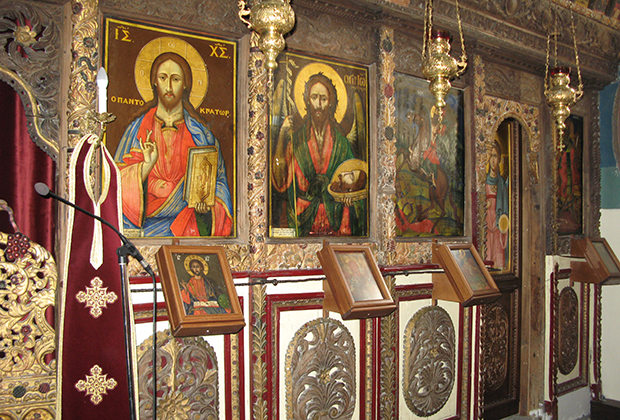 Фрагмент иконостаса в монастыре Святой Екатерины Синайской в Дзумерке 