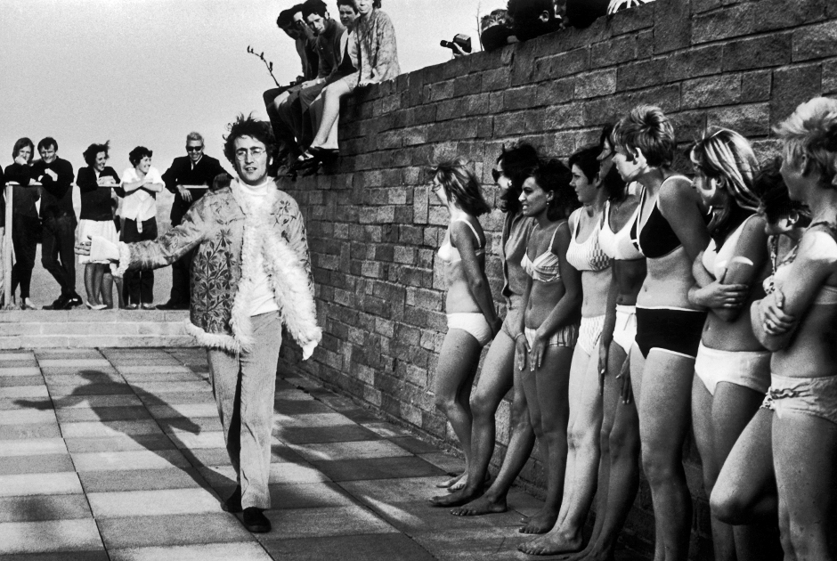 Джон Леннон в фильме The Magical Mystery Tour, 1967 год