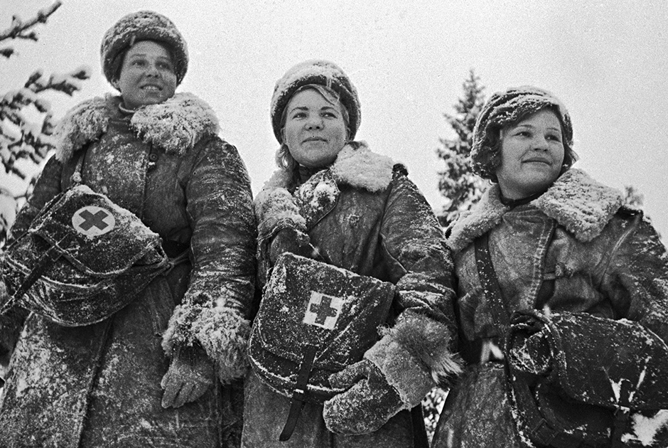 Девушки-санитарки во время Великой Отечественной войны, 1942 год