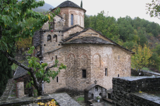 Эпир. Деревня Моливдоскепасти. Свято-патриарший монастырь Моливдоскепасту на границе с Албанией