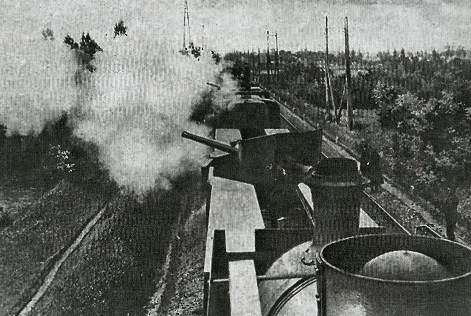 Бельгийский блиндированный состав ведет огонь по немецким позициям под Антверпеном. Бельгия. Первая мировая война, 1914 год