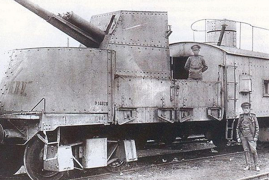Тяжелый бронепоезд Вооруженных сил Юга России «На Москву». Был оставлен в марте 1920 года при эвакуации Добровольческой армии из Новороссийска