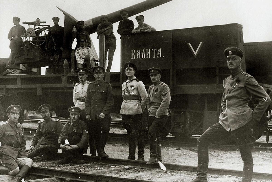 Тяжелый бронепоезд Русской армии «Иван Калита». Сформирован в феврале 1919 года в Екатеринодаре и Новороссийске