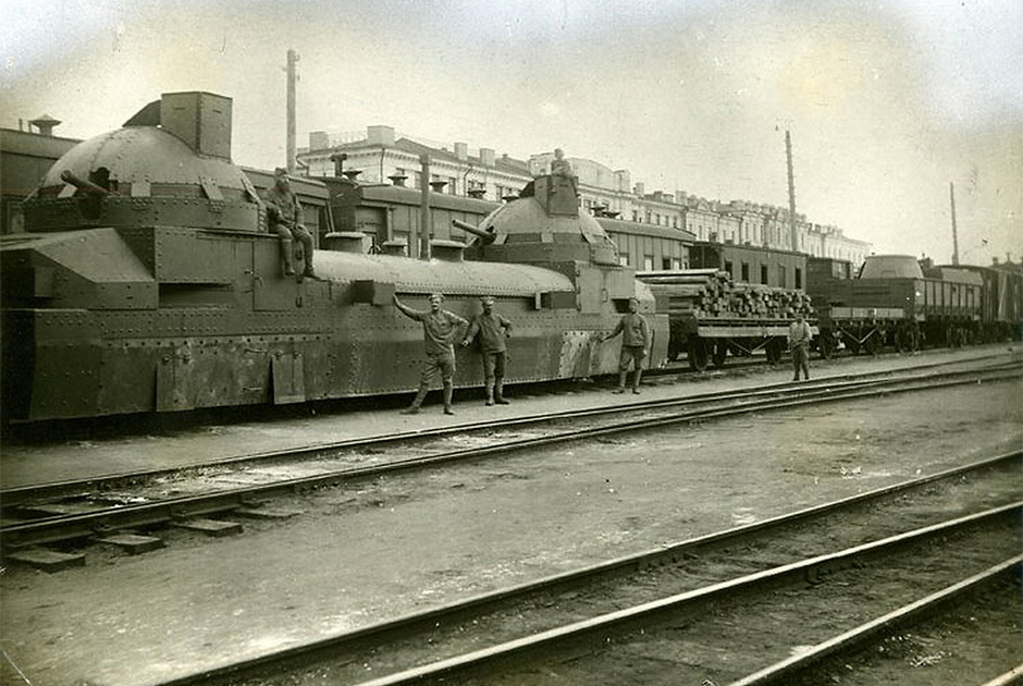 Один из бронепоездов типа «Хунгуз» после переоснащения. 1917 год или позже