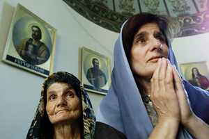 Мутация ценностей Армянская церковь теряет поддержку властей и уважение верующих. Все из-за богатых священников