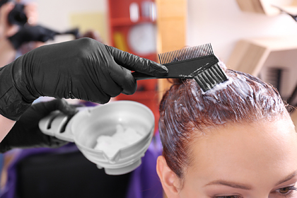 Окрашивание волос оказалось причиной возникновения рака
