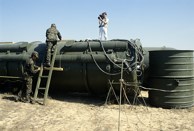 Подготовка к взрыву ракет РСД-10. Испытательный полигон Капустин Яр