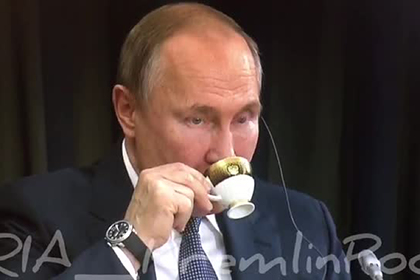 Путин отказался от привычного термоса с чаем