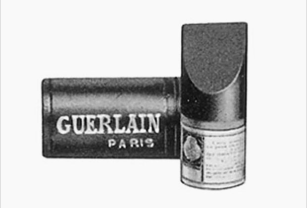 Первая помада Guerlain под названием Ne m'oubliez pas («Не забывайте меня»), 1870