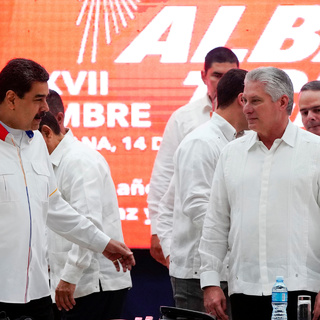 Президенты Венесуэлы и Кубы Николас Мадуро и Мигель Диас-Канель