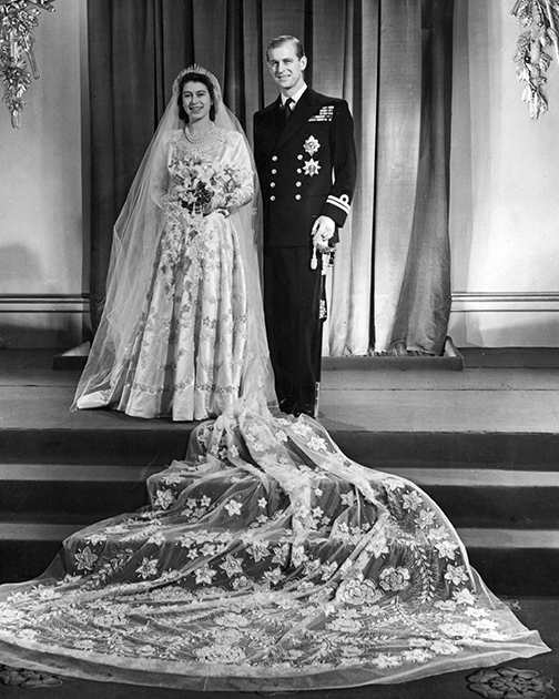 Будущая королева Елизавета II и принц Филипп, герцог Эдинбургский, в день свадьбы, 1947 год