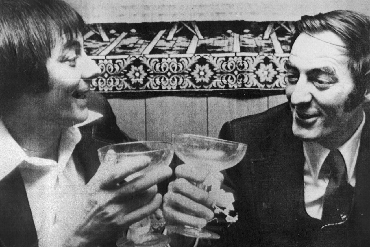 Jim twins. Питер нойбауэр эксперимент тройняшки. Jim springer and jim lewis. Близнецы дедушки. Джим льюис и джим спрингер.