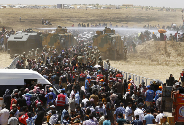 Сирийские беженцы на границе с Турцией