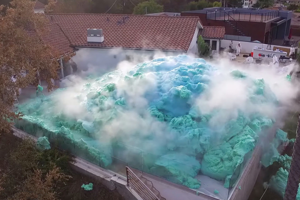 Картинки по запросу David Dobrik creates foam explosion in "world record" experiment