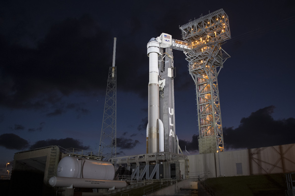 Тяжелая ракета-носитель Atlas V с космическим кораблем Boeing Starliner