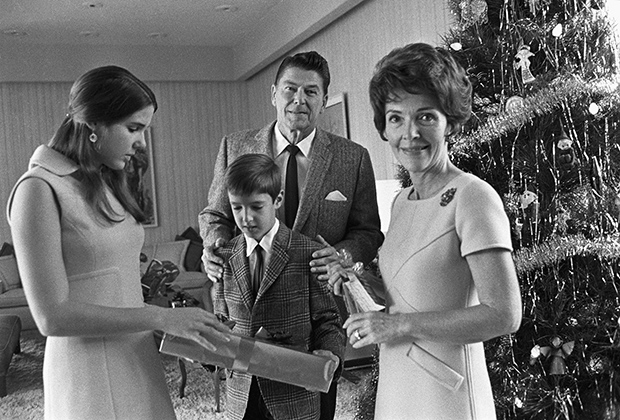 Губернатор штата Калифорния Рейган с семьей, 1970 год