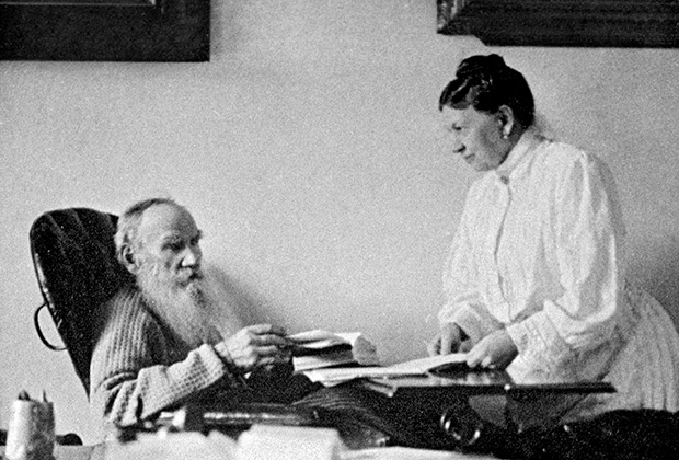 Толстой с женой Софьей. 1908-й год