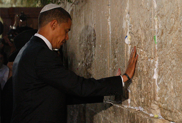 Барак Обама у Стены Плача в 2008 году