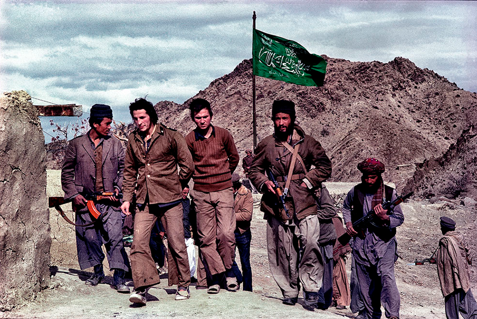 Советские пленные в тренировочном лагере моджахедов в горах провинции Забуль 