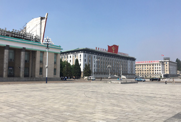 Вид на здание министерств внешней торговли, электроэнергетики, науки и техники