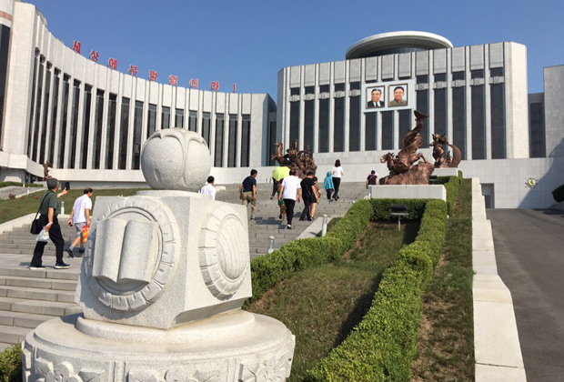 Вид на здание Мангёндэского дворца пионеров и школьников