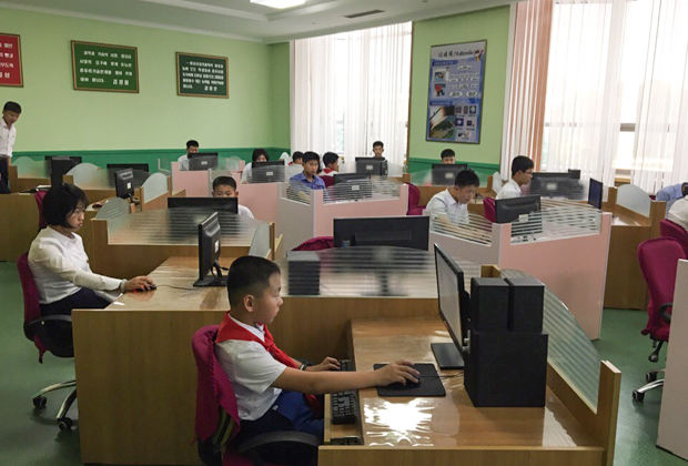 Компьютерный класс Мангёндэского дворца пионеров и школьников