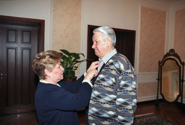Борис и Наина Ельцины в резиденции «Русь», 1998 год