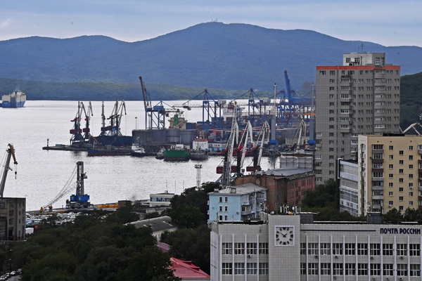Вид на морской порт Владивостока
