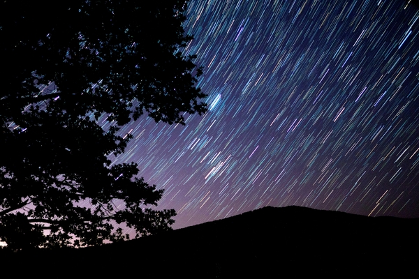 Звездное небо в Краснодарском крае во время метеорного потока Персеиды