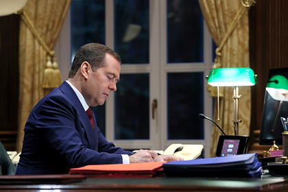 Медведев поручил оценить безопасность полетов после ситуации в Иране