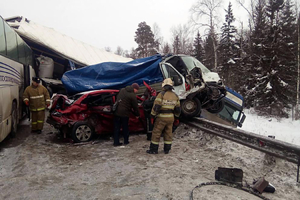 Автобус с детьми попал в массовую аварию на российской трассе