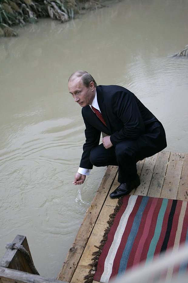 Владимир Путин спустился к реке и омыл руки в водах Иордана, 2007 год