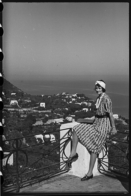 Супруга В. Крамера на Капри. Италия, 1941 год.
