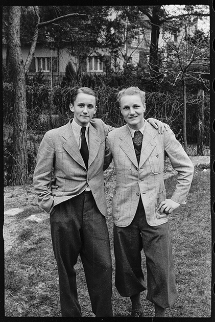 Хайнц-Олаф Крамер (слева) со своим другом. Германия, 1941 год.

