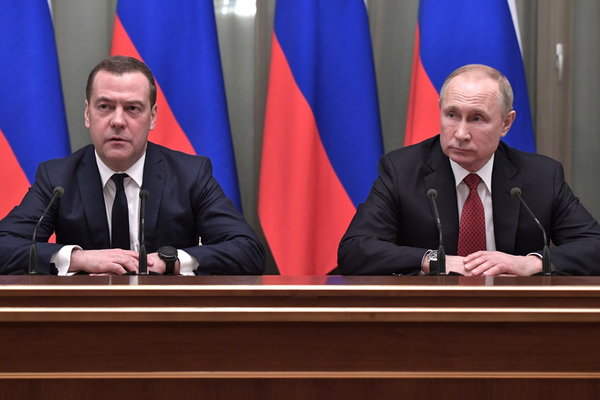  Дмитрий Медведев и Владимир Путин 