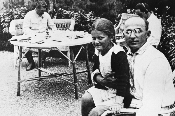 Лаврентий Берия с дочерью Иосифа Сталина Светланой
