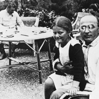 Лаврентий Берия с дочерью Иосифа Сталина Светланой