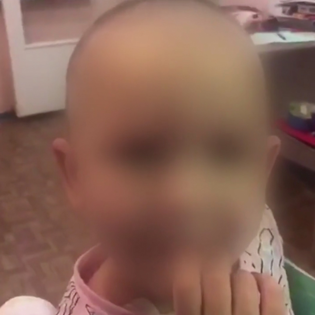 Папа пытался подстричь своей дочке ногти