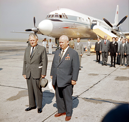 Хрущев с президентом Чехословакии Антонином Новотным во время визита в Прагу, 1964 год