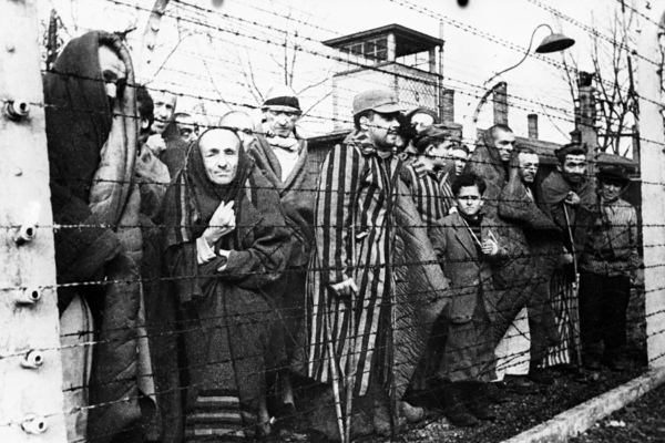 Узники Освенцима перед освобождением лагеря бойцами Советской армии, январь 1945 года