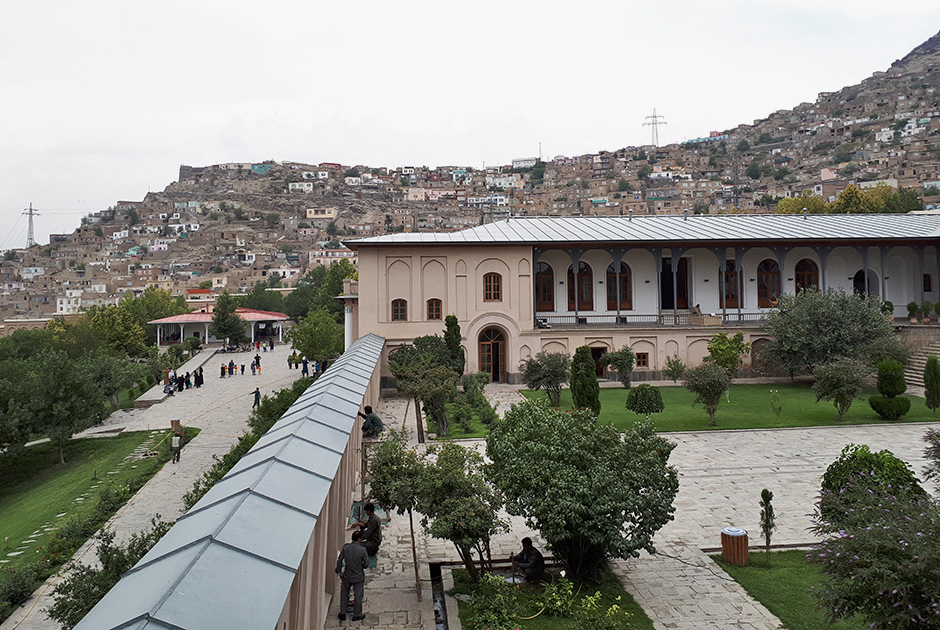Гарем Сарай (дворец королевы) в Садах Бабура, историческом парке на склоне холма. Кабул, 19.07.2017