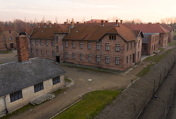 Здания бывшего концлагеря Освенцим в Польше
