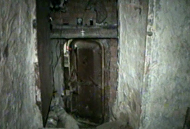 Дверь в бункере Александра Комина